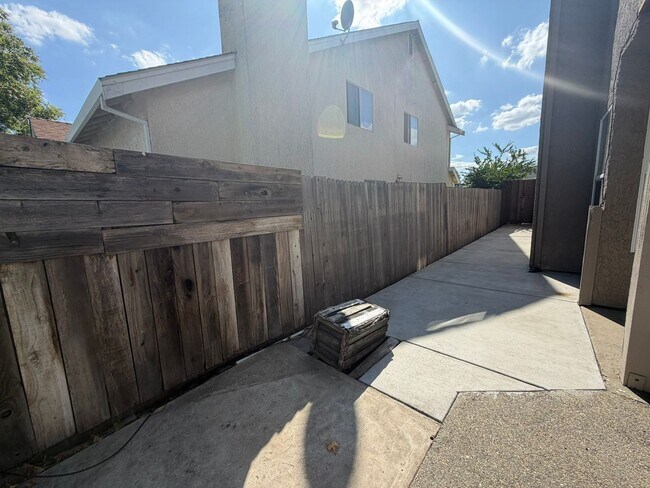 Building Photo - 8420 Oak Flat Way