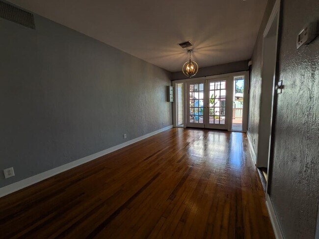 Building Photo - 145 29th Ave N