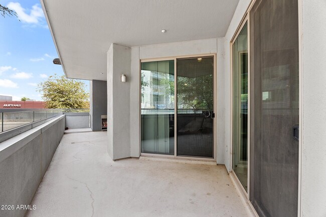 Building Photo - 945 E Playa Del Norte Dr