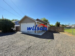 Building Photo - Beautiful 3 Bedroom Home in Tieton with Fully Fenced Backyard