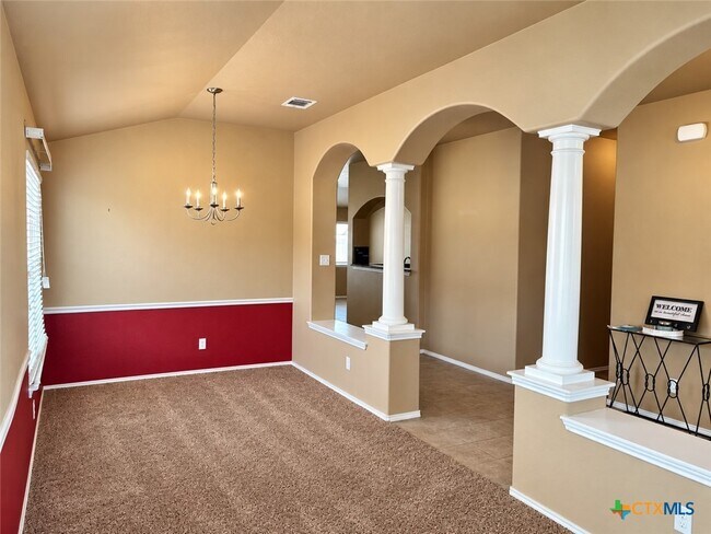 Building Photo - 9402 Cricket Dr