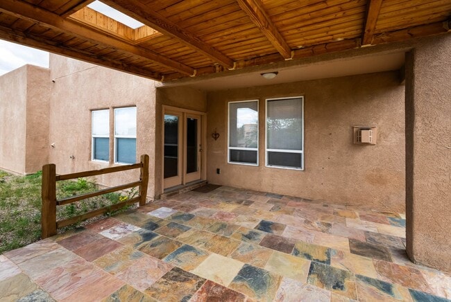 Building Photo - Spacious Two-Story Retreat