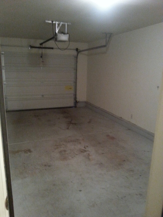 Building Photo - 1352br