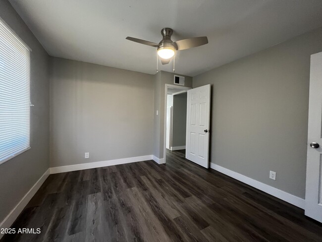 Building Photo - 3336 W Turney Ave