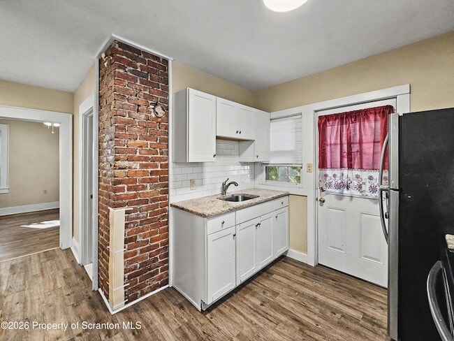 Building Photo - 1614 Linden St