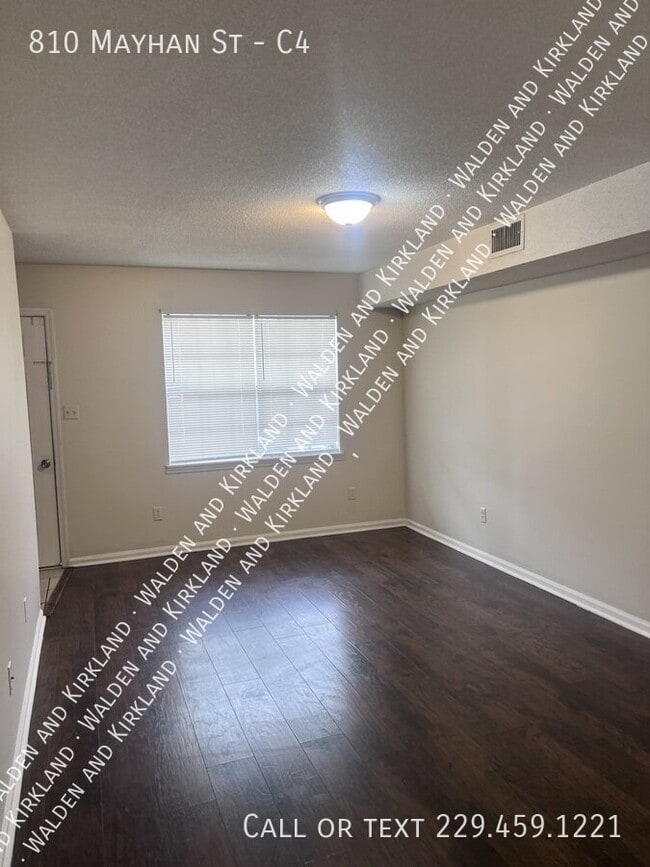 Building Photo - 810 Mayhan St