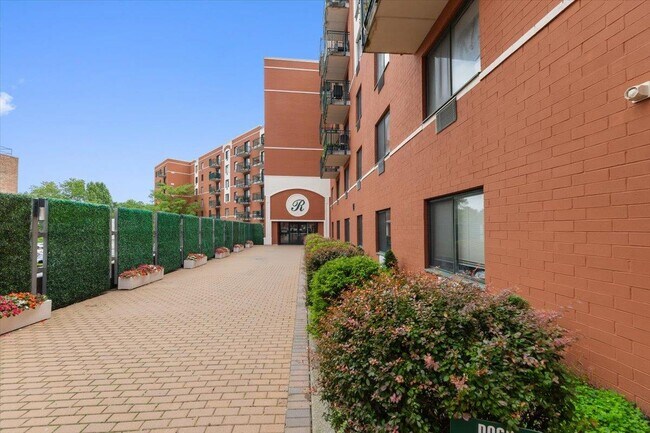 Building Photo - 123 Mamaroneck Ave