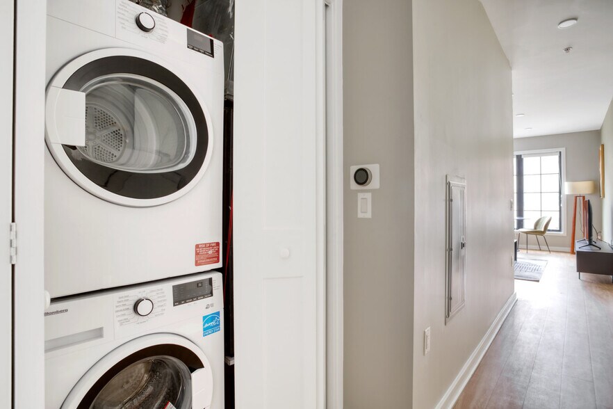 Building Photo - 2210 Wisconsin Ave NW