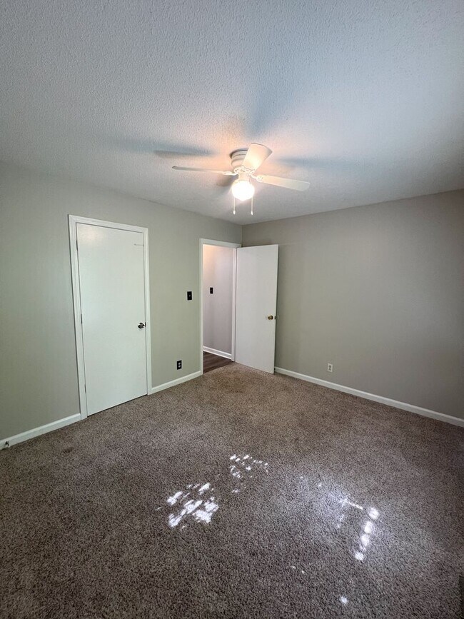 Building Photo - Large Deck and Fenced Backyard!
