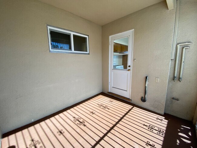 Building Photo - 215 S Baldwin Ave