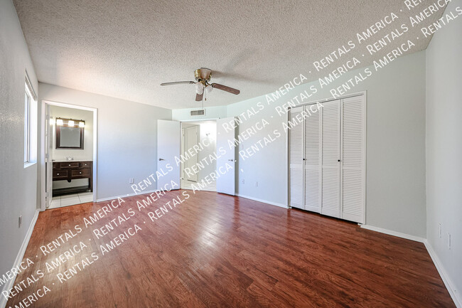 Building Photo - 1480 W Mohawk Ln