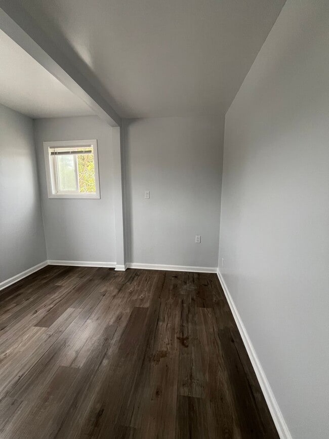 Building Photo - 3 Bedroom 1.5 Bath Back house