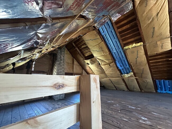 Building Photo - SINGLE FAMIKY FOR RENT IN MAPLEWOOD LOCATION !