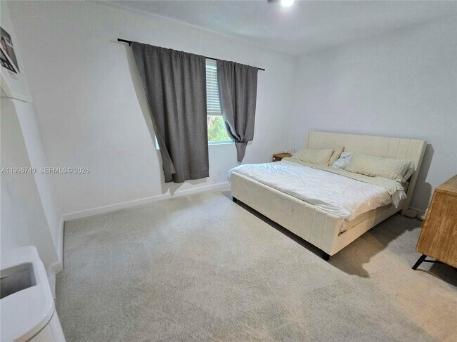 Building Photo - 4591 Hollister Ave