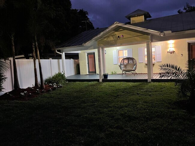 Building Photo - 196 SW Kanner Hwy