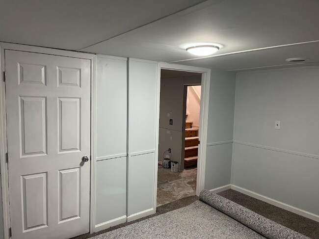 Building Photo - 405 Mills Ln