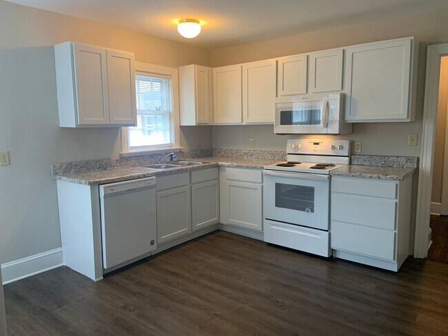 Building Photo - 3 BR house available near Target on Lawndale!