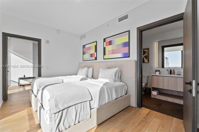 Building Photo - 398 NE 5th St