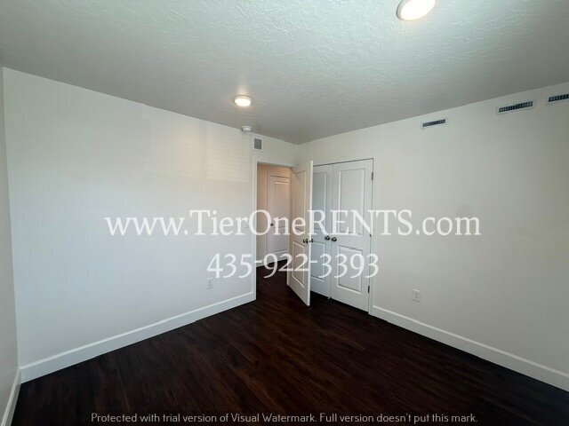 Building Photo - NO DEPOSIT option available for qualified renters with Obligo!