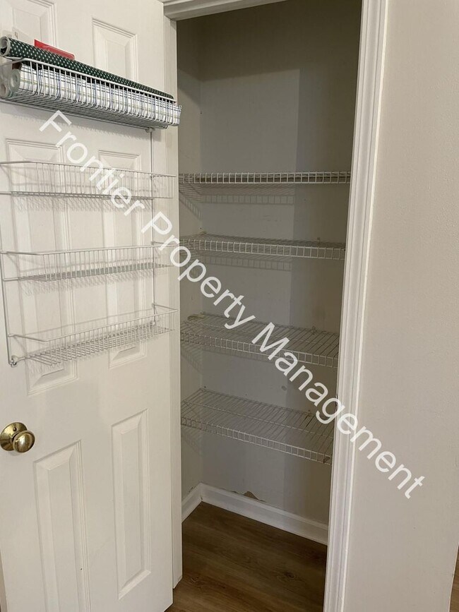 Building Photo - 2116 Doe Run Dr