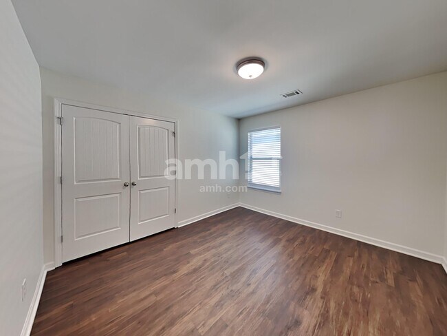 Building Photo - 216 Leland Ln