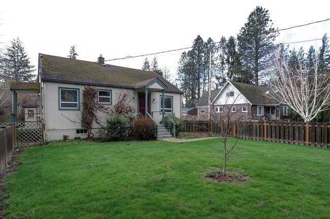 Building Photo - 2 Bed, 2 Bath Home in Historic Birchwood Neighborhood