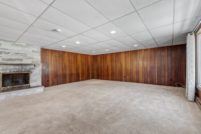 Building Photo - 300 Manet Ave