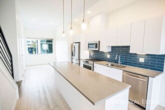 Building Photo - 2016 N Bryant St