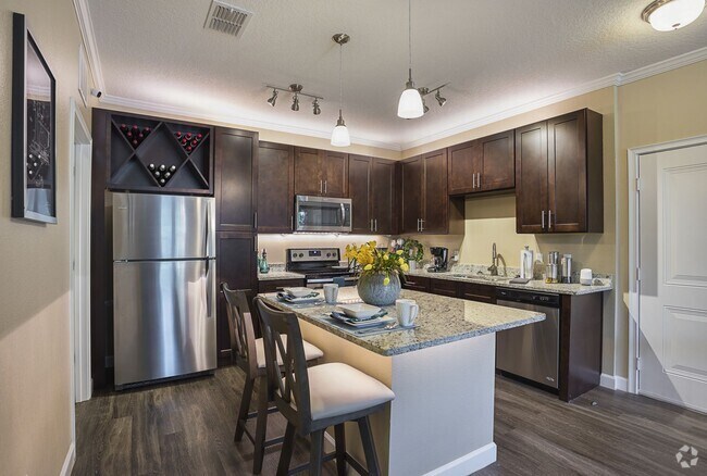 Building Photo - Lantower Grande Pines