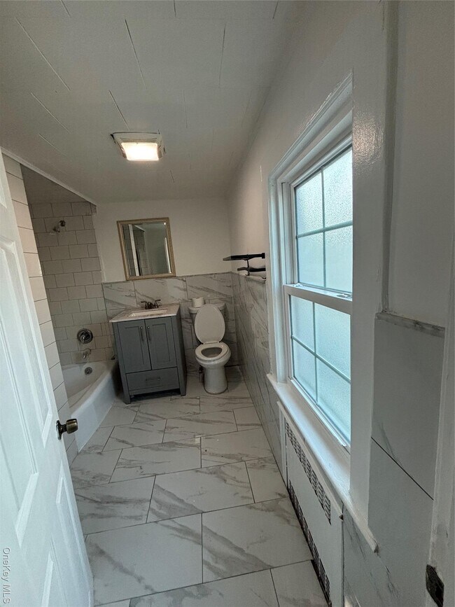 Building Photo - 857 Garfield St