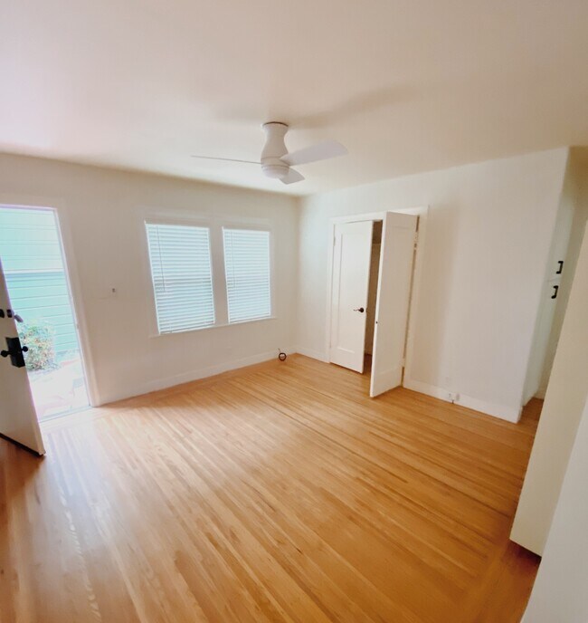 Building Photo - 5715 Genoa St