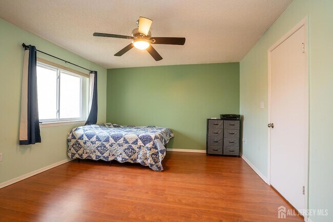 Building Photo - 16 Thoreau Dr