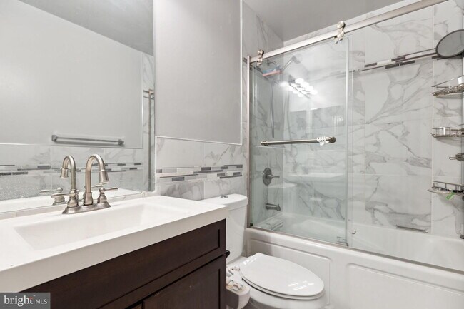 Building Photo - Amazing Opportunity to RENT This beautiful updated 3 levels TH. 3 beds and 3 .5 baths.