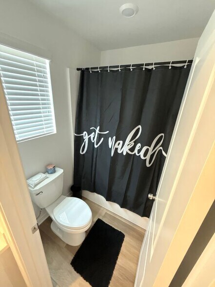 Building Photo - 2448 Powell Dr