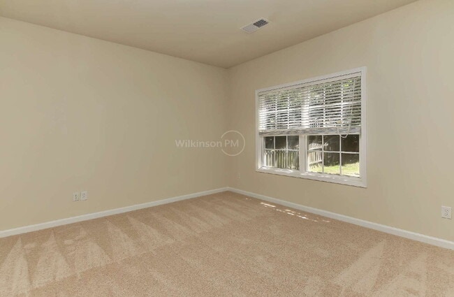 Building Photo - Luxurious 5 Bedroom 3.5 Bathroom for Rent ...