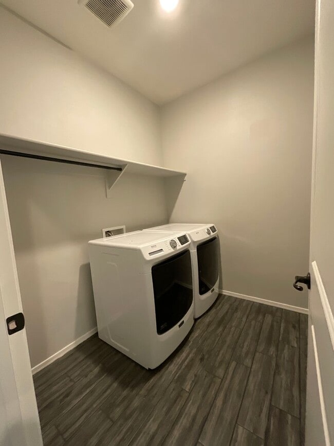 Building Photo - Mountain views in Rocking K Community