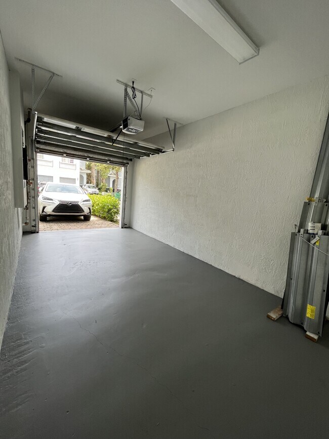 Building Photo - 3416 NW 14th Ct