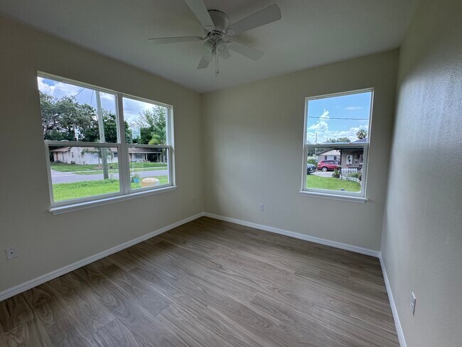 Building Photo - 247 Debary Dr