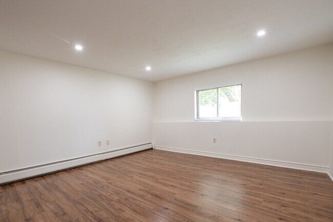 Building Photo - 146 Willow St