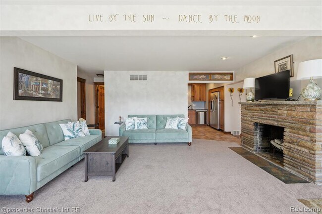 Building Photo - 2739 Lakeridge Ave