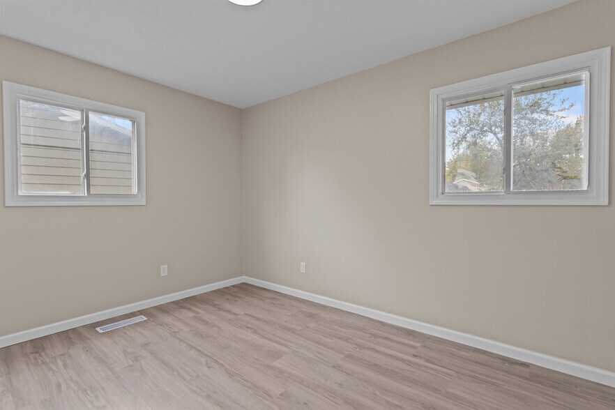 Building Photo - 2713 N Delphos St