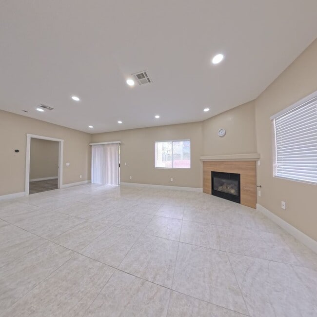 Building Photo - 8725 W Flamingo Rd