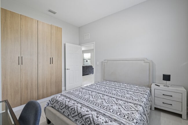 Building Photo - 2011 Olsen Ln