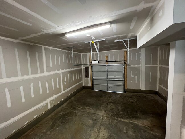 Building Photo - 714 Cormiche Ln
