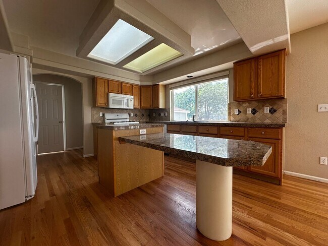 Building Photo - Large 2-story home with 3 bedrooms up plus loft!  Finished basement!
