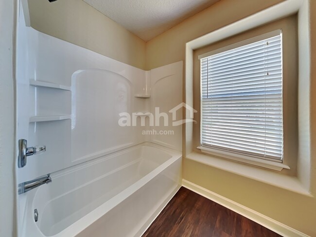 Building Photo - 428 Monet Ave