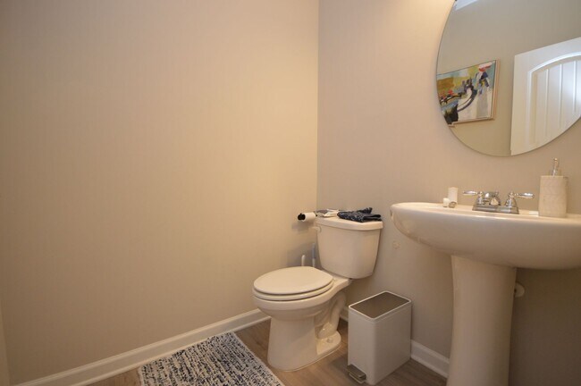 Building Photo - 103 Memorial Ct