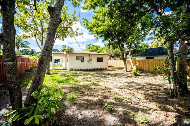 Building Photo - 1110 NW 6th Ave