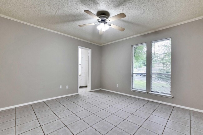 Building Photo - 10307 Rutland Village E