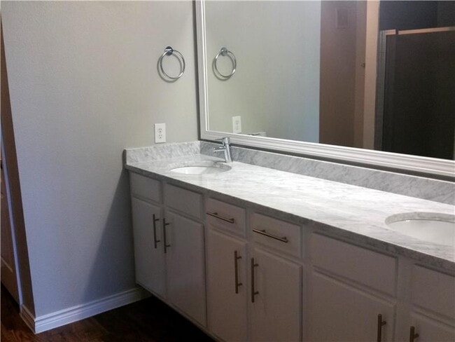 Building Photo - 400 1/2 Rio Grande St